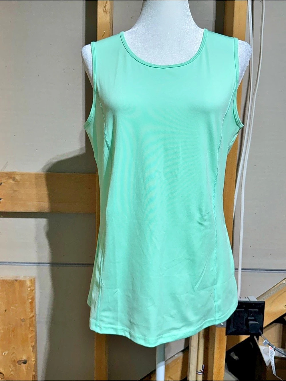 Women’s 
 Tank Top in Green Size Small